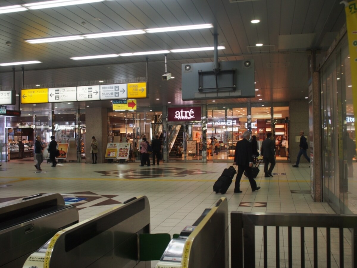 エスカレーターで6階まで上がる