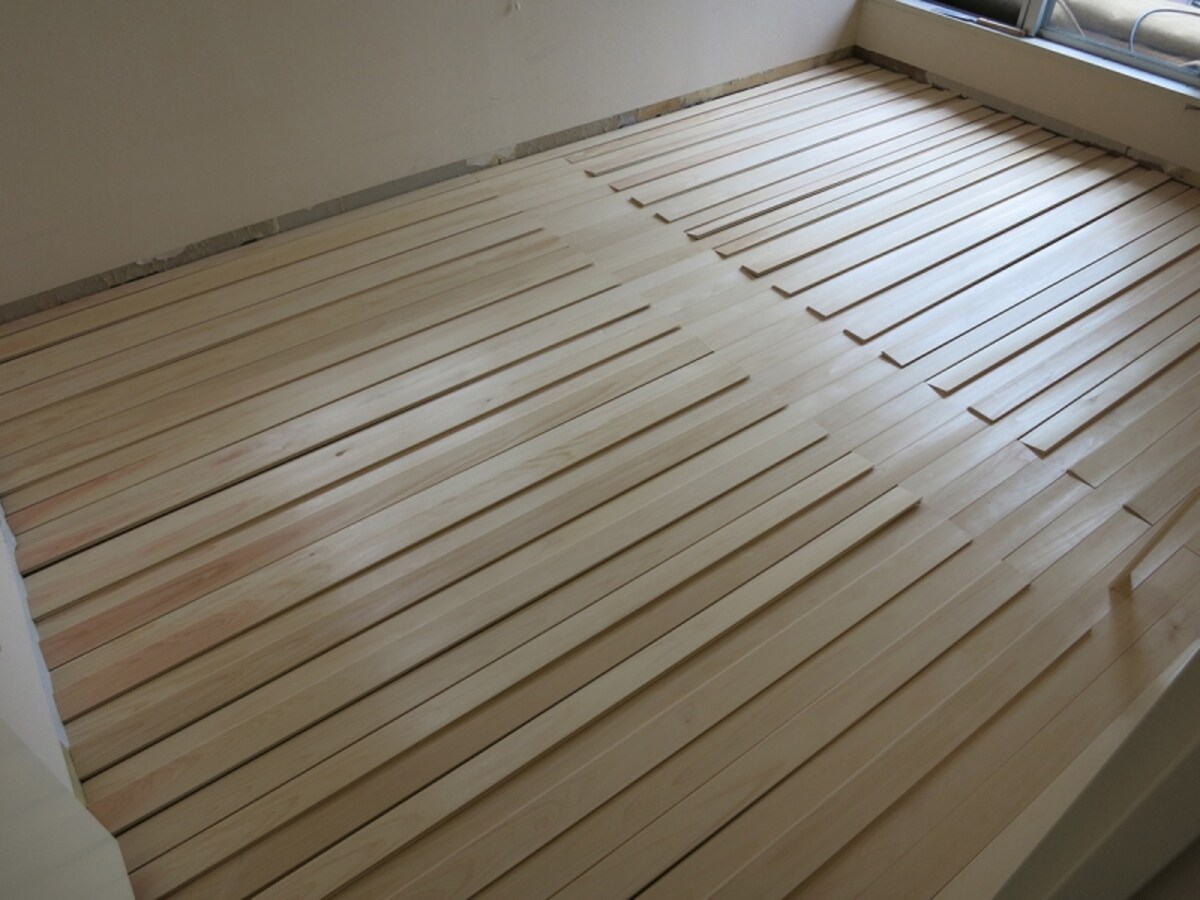 調整し並べ直したフローリング1画像　