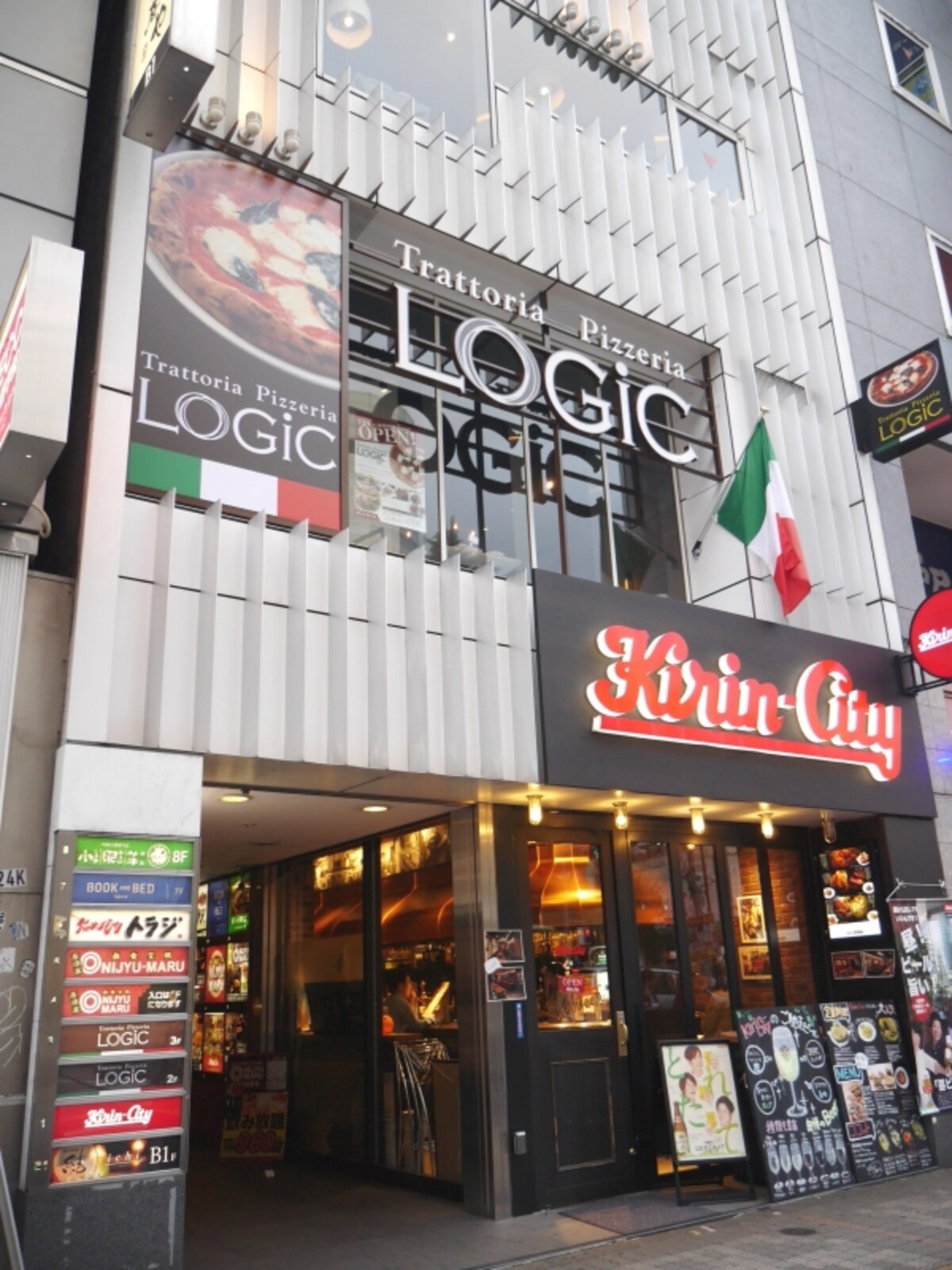 ホステルが入っているビルの外観