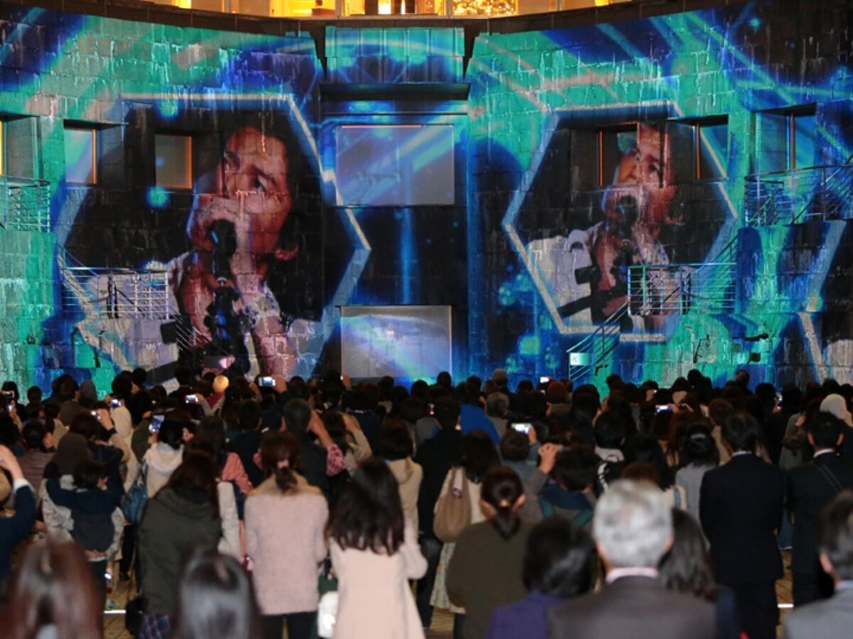 「福山☆冬の大感謝祭　其の十五」presents スペシャルライヴ・プロジェクションマッピングのようす（画像提供：ランドマークプラザ）