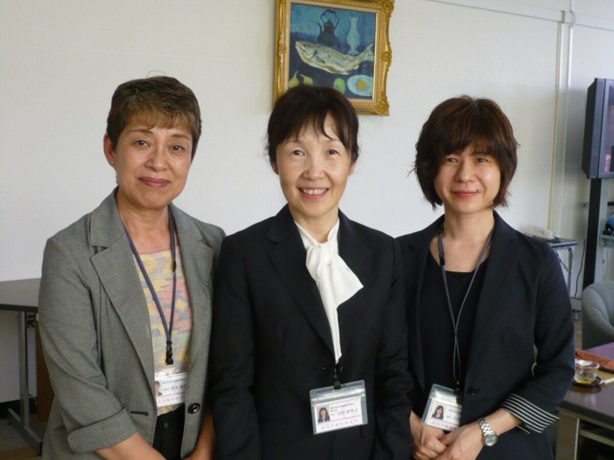 左から森本美佐子准教授、池田恵美子教授、大西昭子講師