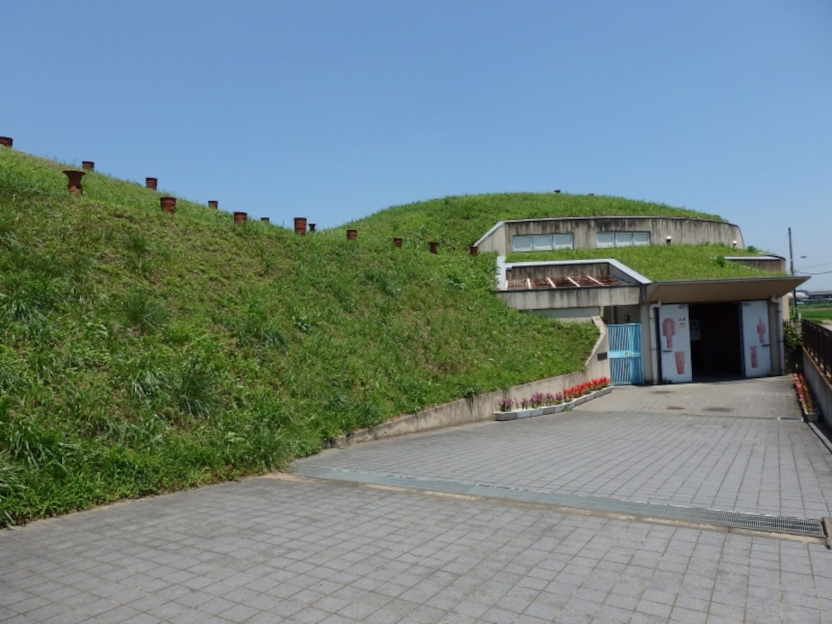 墳丘内部に展示館が設けられた将軍山古墳
