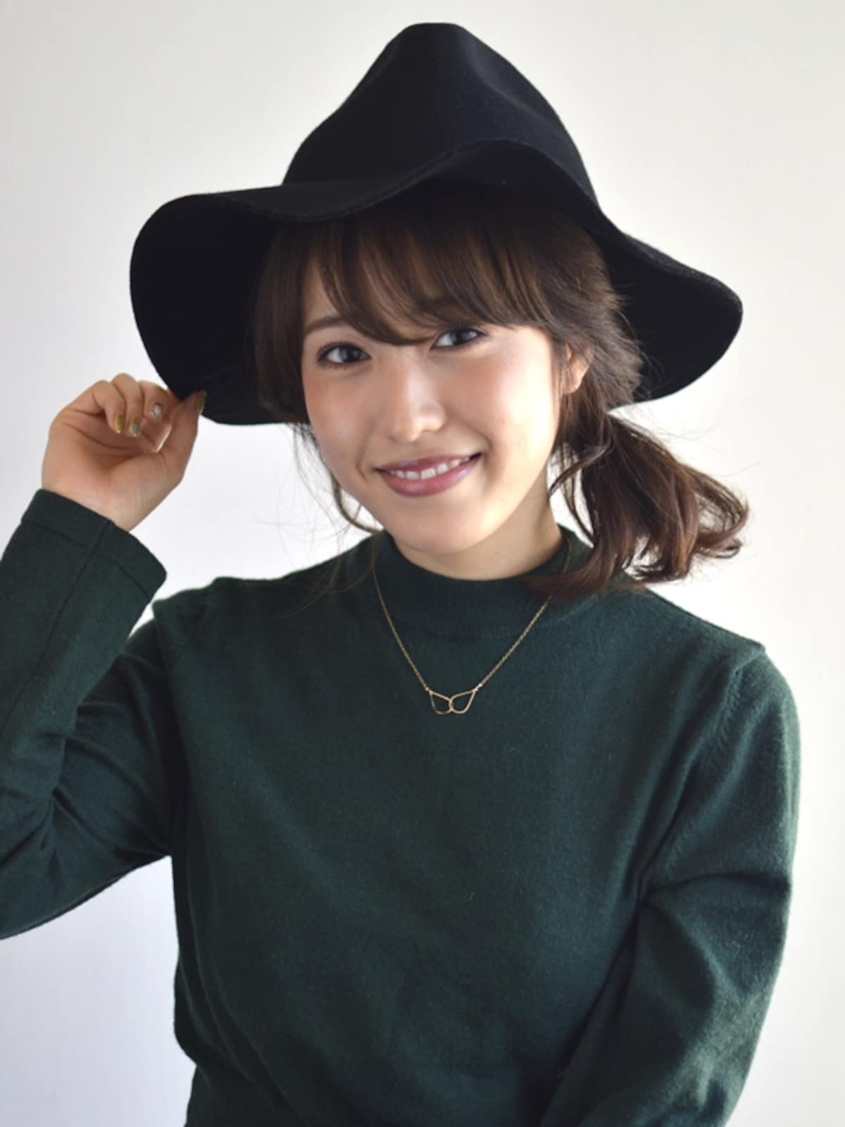 帽子に似合う！ミディアムヘアの簡単ハットアレンジ