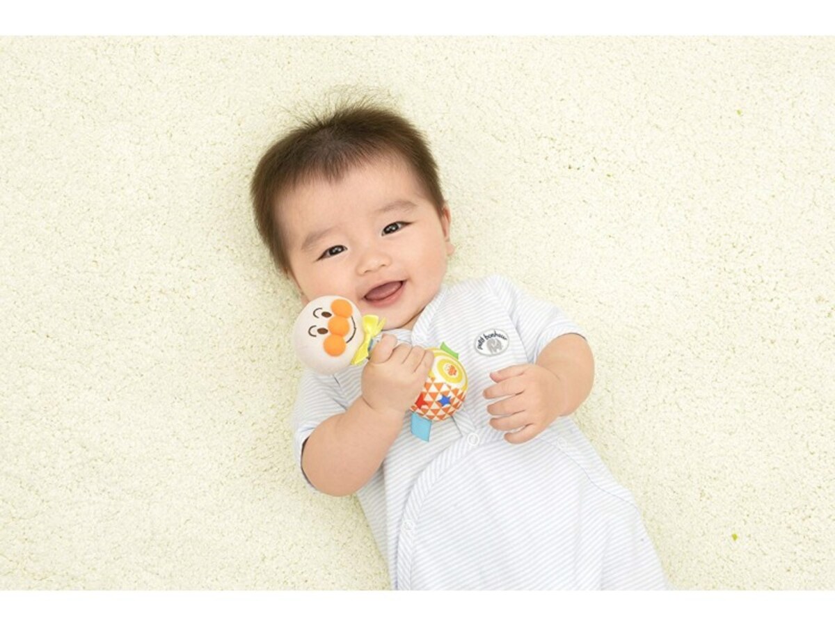 赤ちゃんに人気クリスマスプレゼント2018！0歳児向けおもちゃ第6位『べビラボ アンパンマン らくらくにぎれる はじめてラトル』