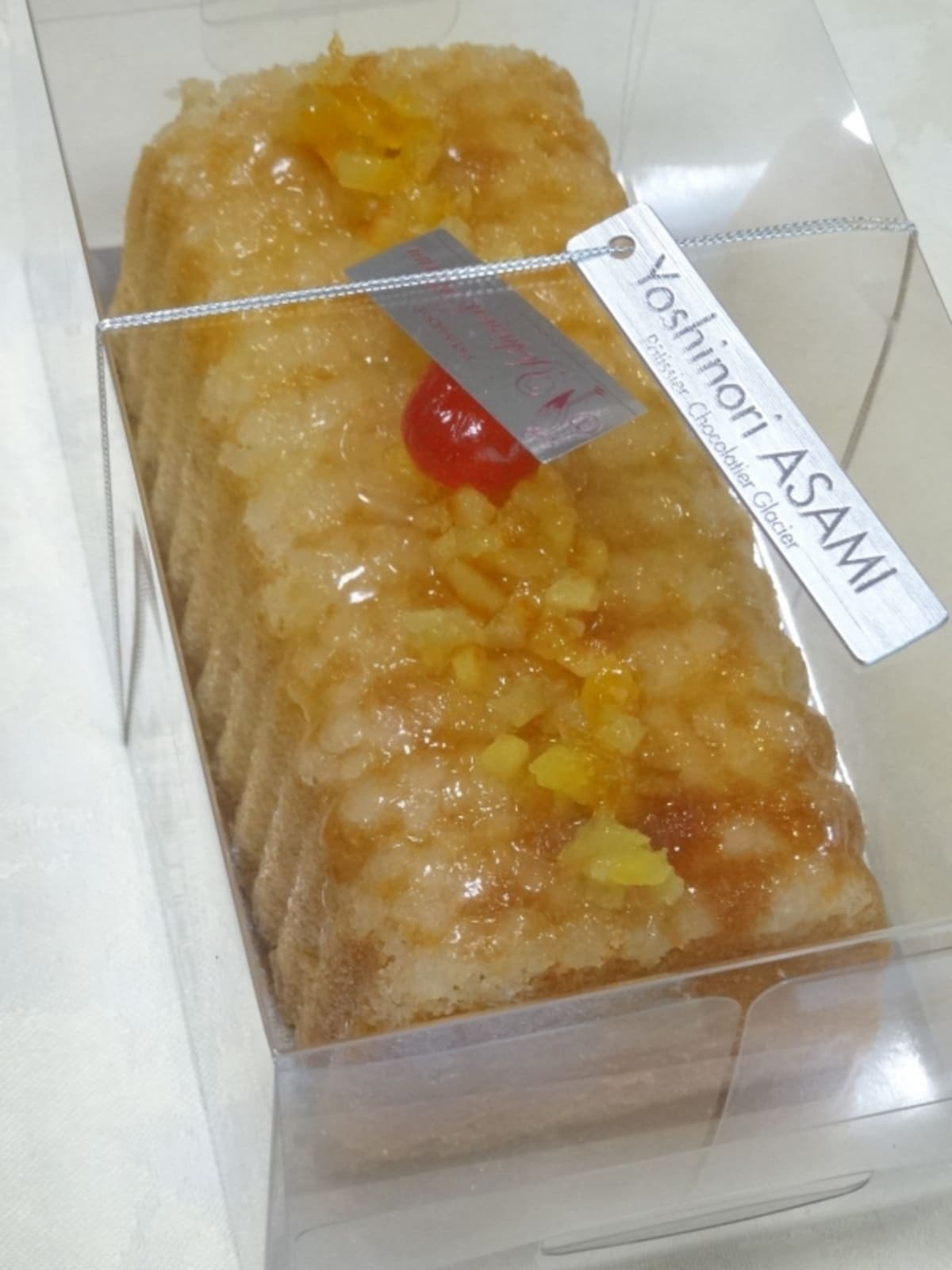 「パティスリー ヨシノリアサミ」の「ケークオランジュ」（ホールサイズ税込1,980円）