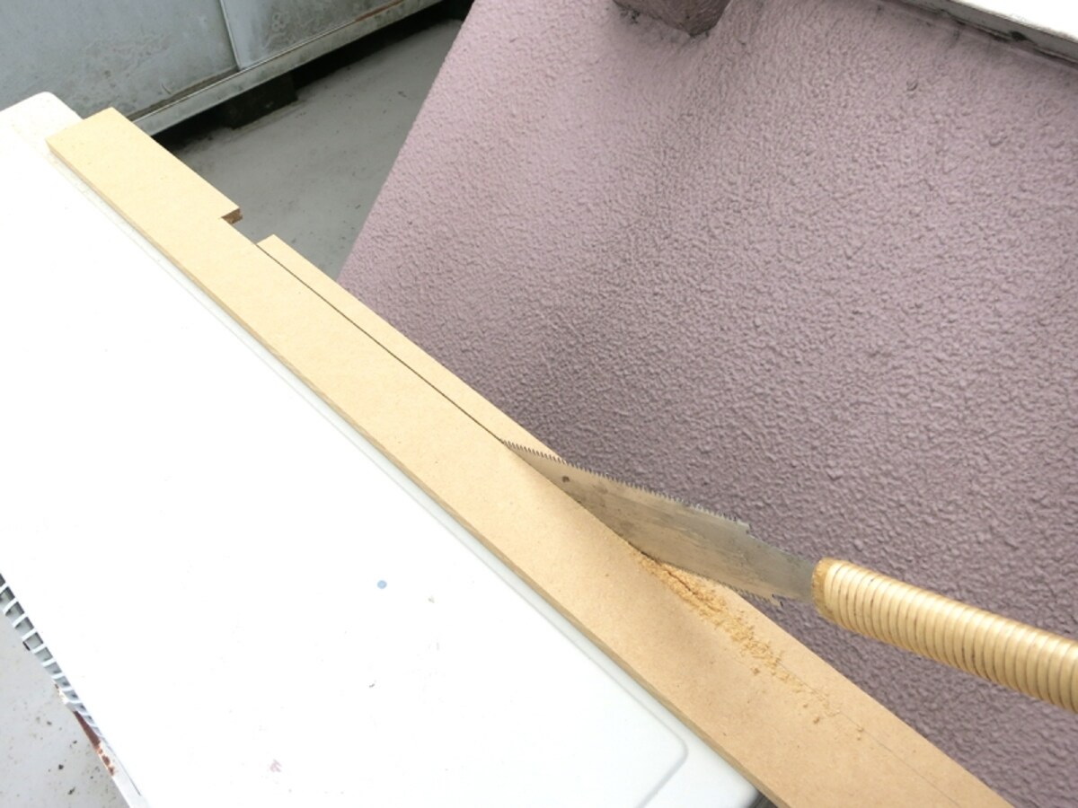 巾木を調整カットする１