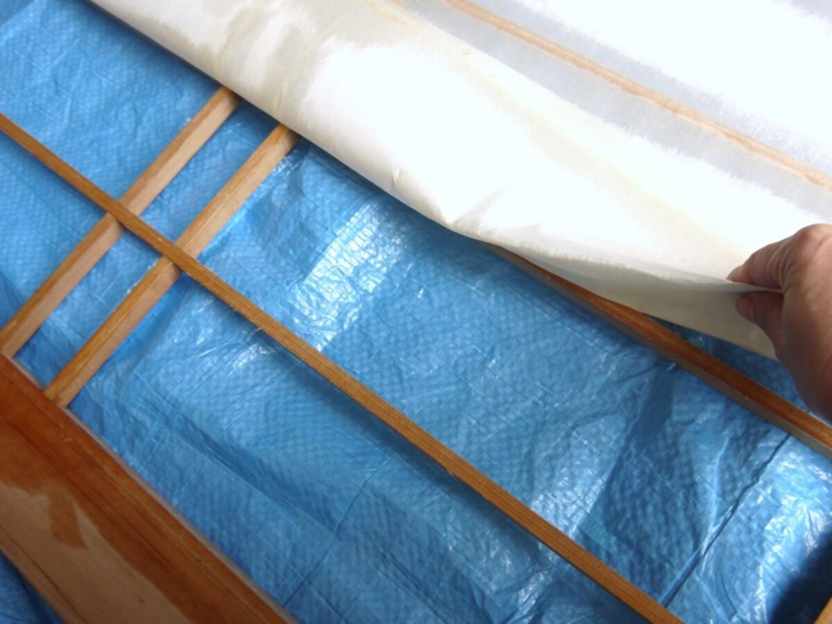 障子の張替え：力を入れなくても剥がれます