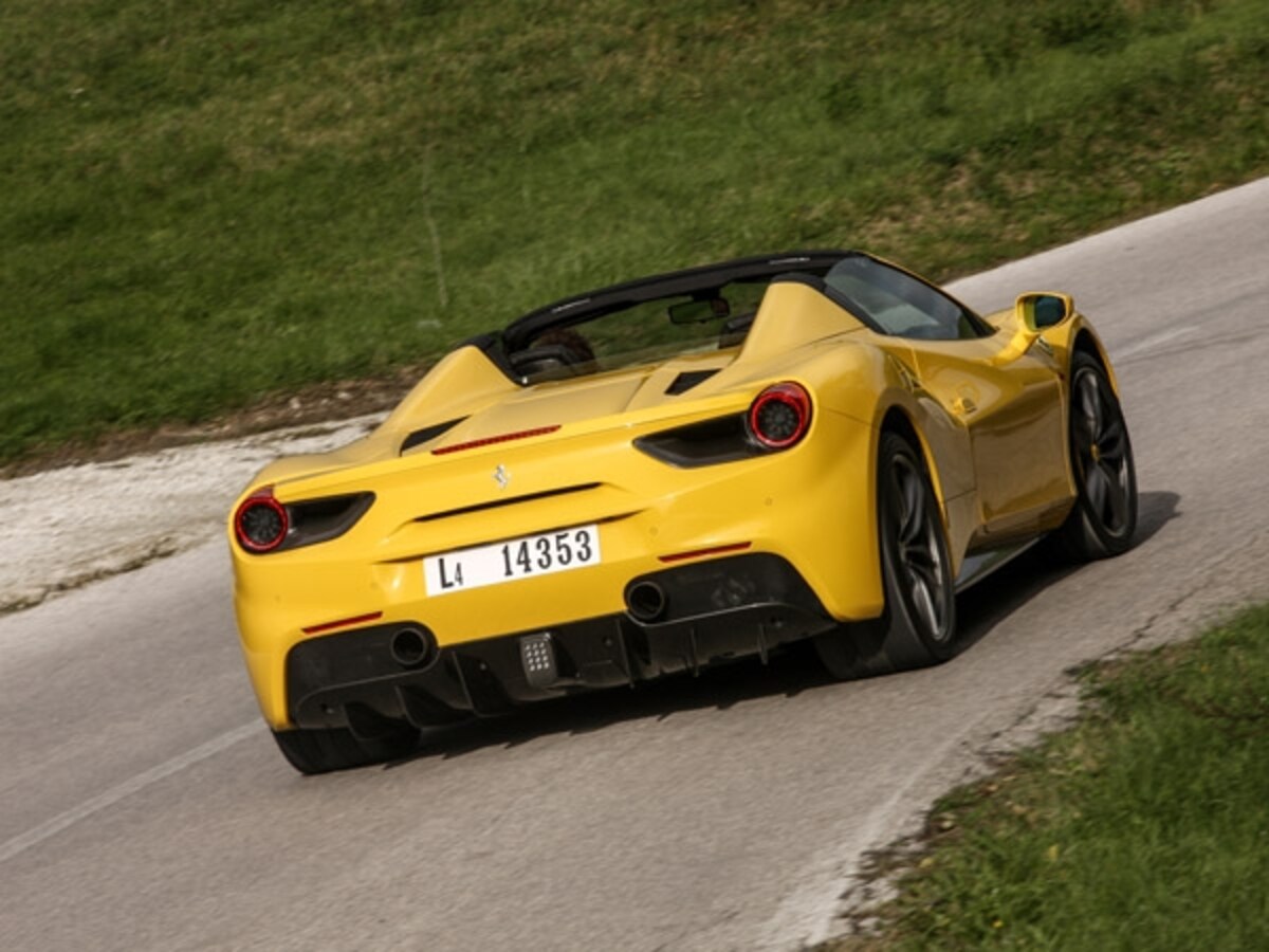 フェラーリ488スパイダー