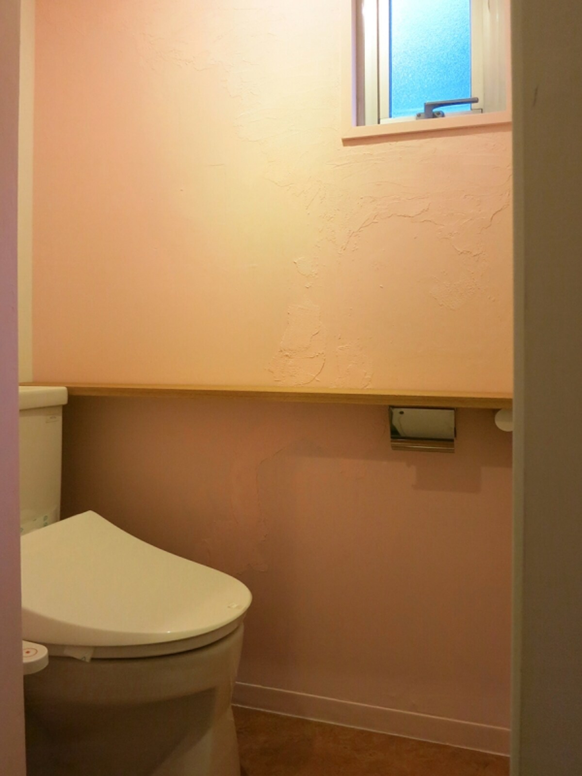 仕上がった小さなトイレ空間の画像