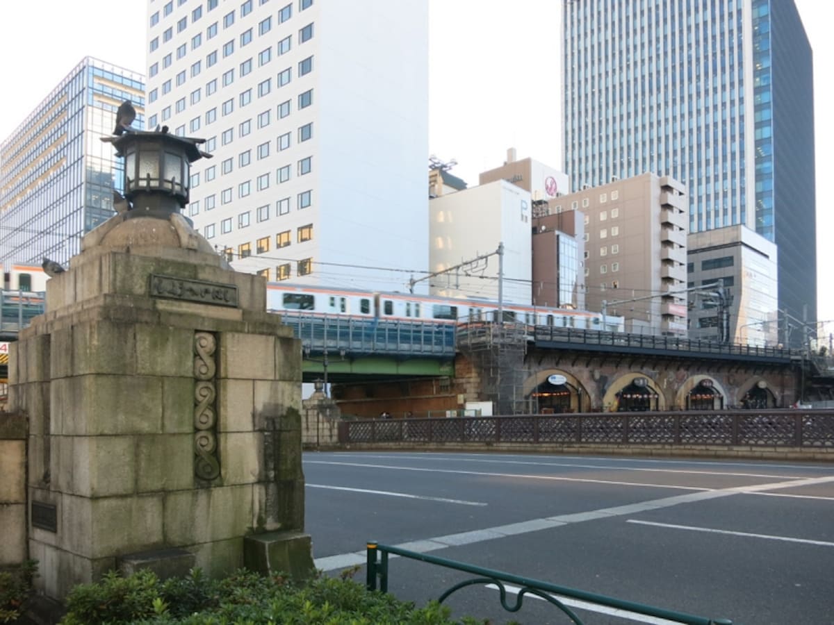 万世橋から見るJR中央線高架風景1　