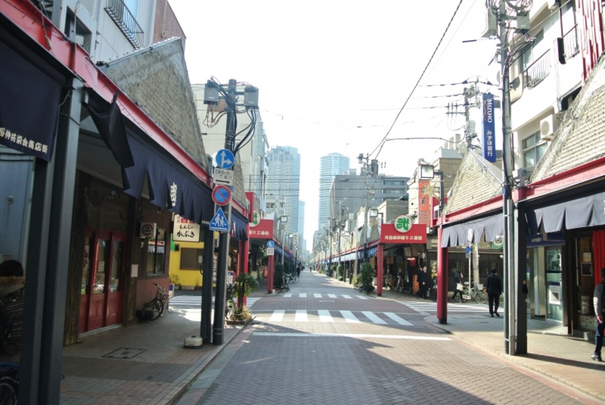 「月島西仲通り商店街」