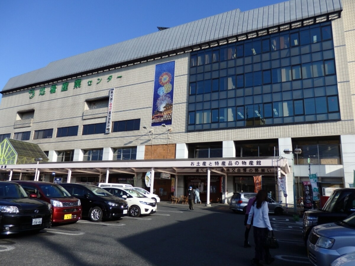 秩父鉄道の秩父駅ビルの地場産業センター