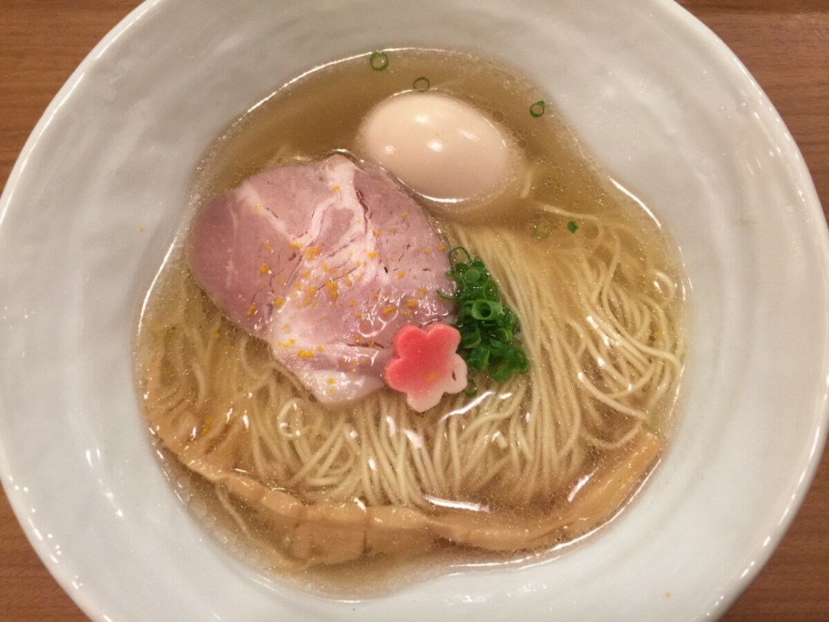 鯛塩そば灯花（曙橋）の「鯛塩そば（半熟味玉）」