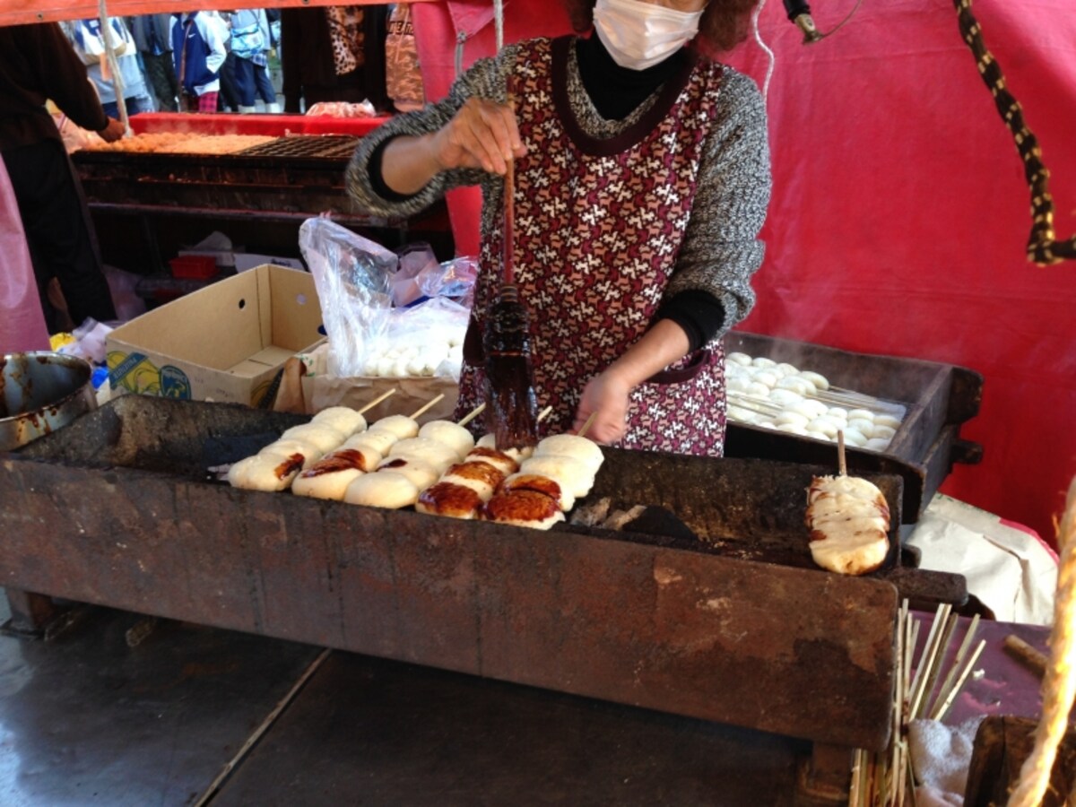 屋台で焼く焼きまんじゅう