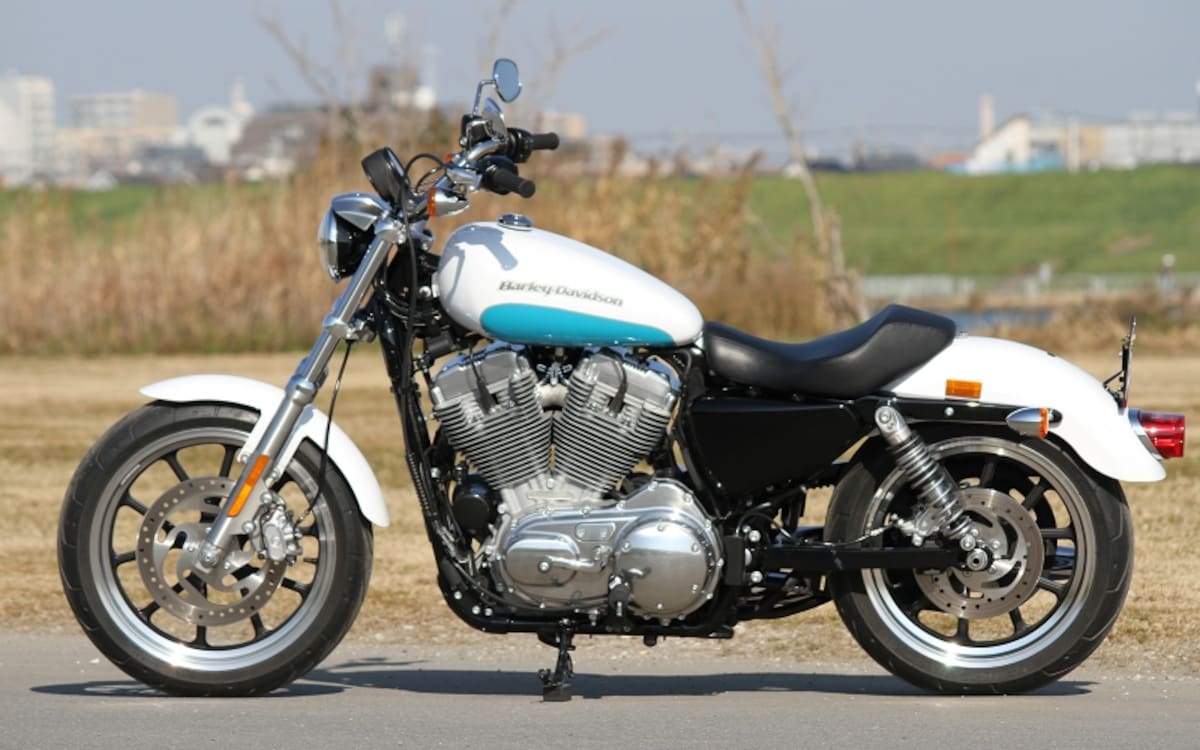 ハーレーダビッドソン XL883L スーパーロー（2016） レフトビュー