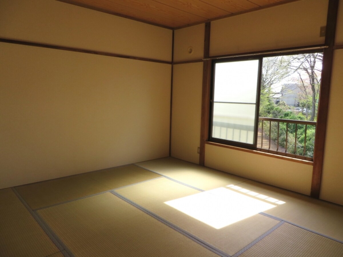古いアパートの和室