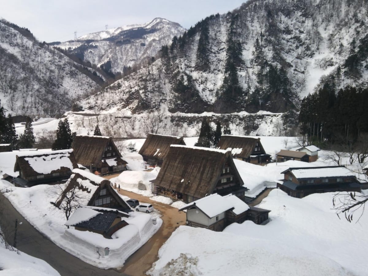 雪の五箇山・菅沼合掌集落(1)