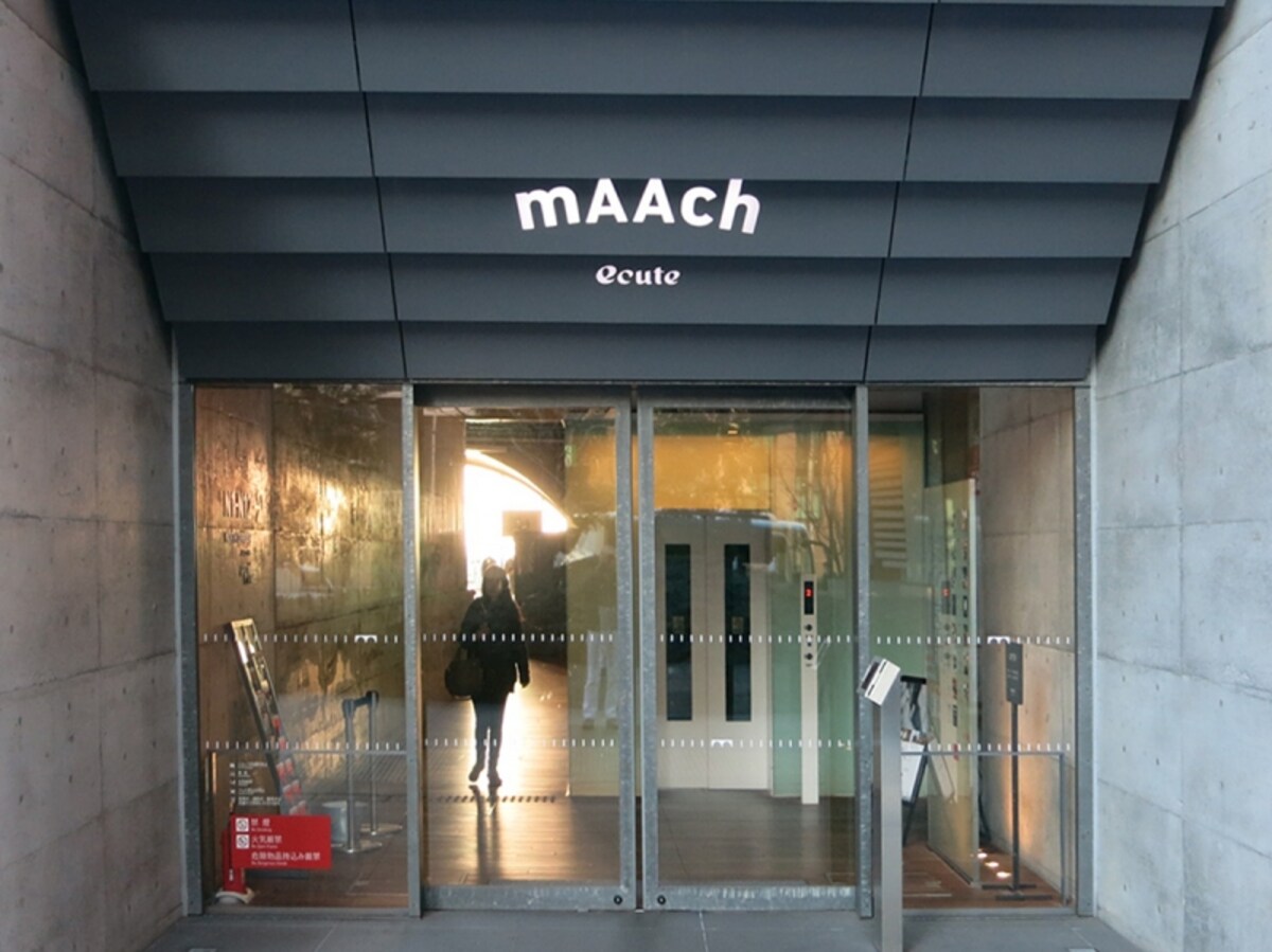 ショップ街mAAch入口風景