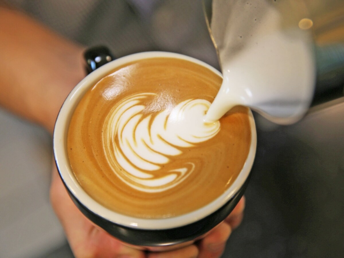 1杯ずつ丁寧に淹れるコーヒーの味は格別（画像：カイ・コーヒー）