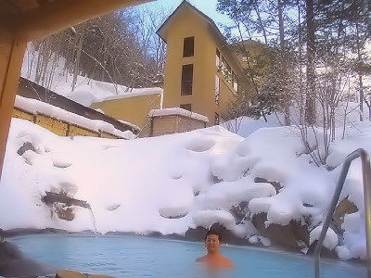 白骨温泉湯元齋藤旅館の雪見露天風呂