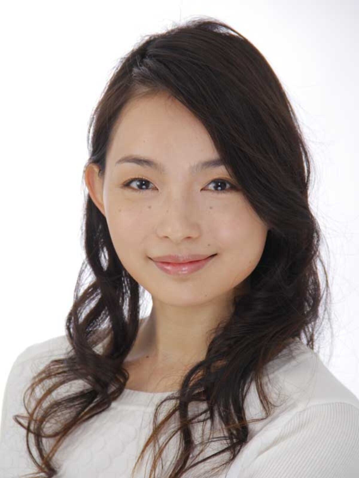 ハイライト＆瞳をきれいに見せるアイメイクのおかげで、清潔感のある美人に