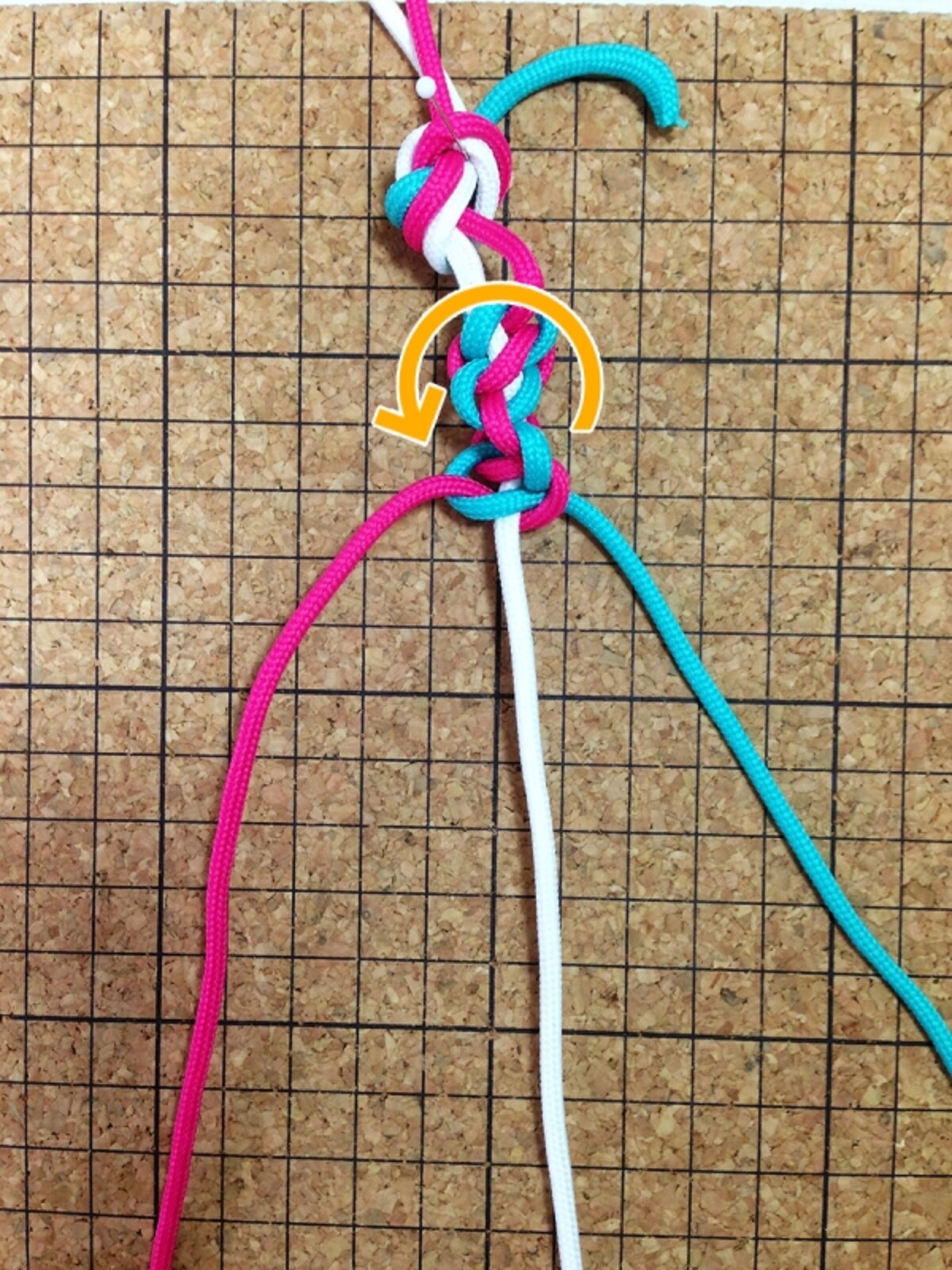 マクラメ：ねじり結びの編み方