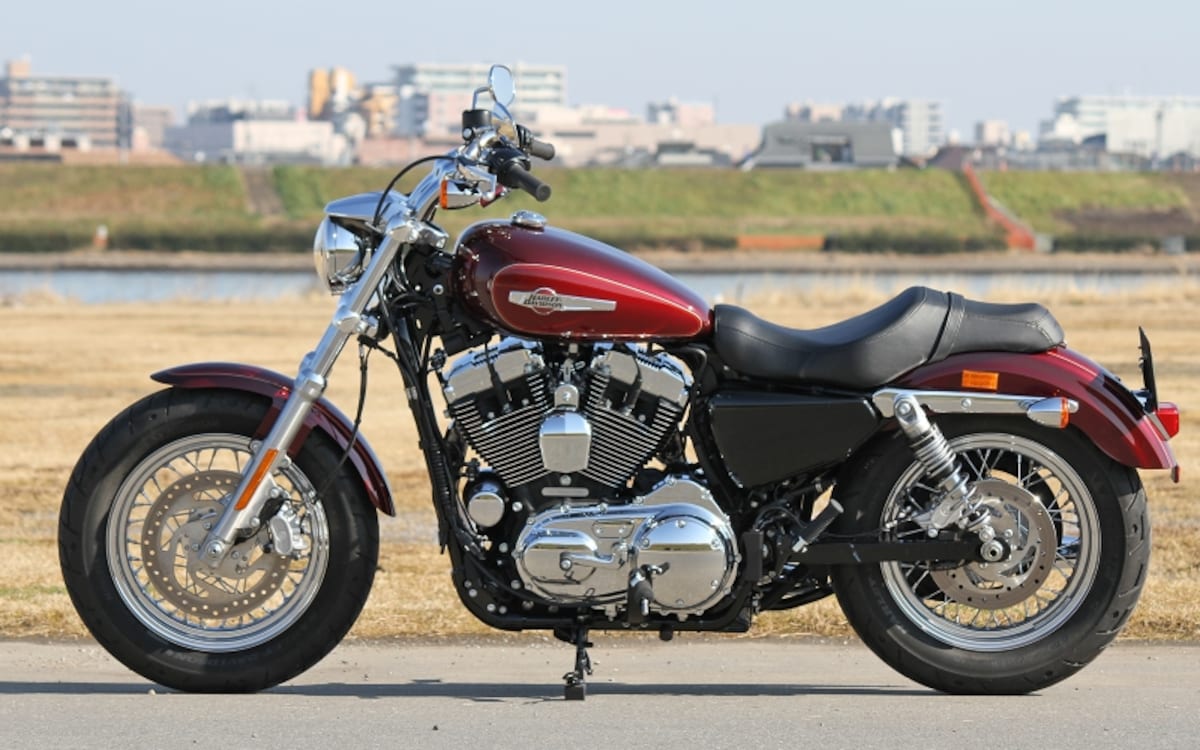 ハーレーダビッドソン スポーツスター XL1200C 1200カスタム レフトビュー