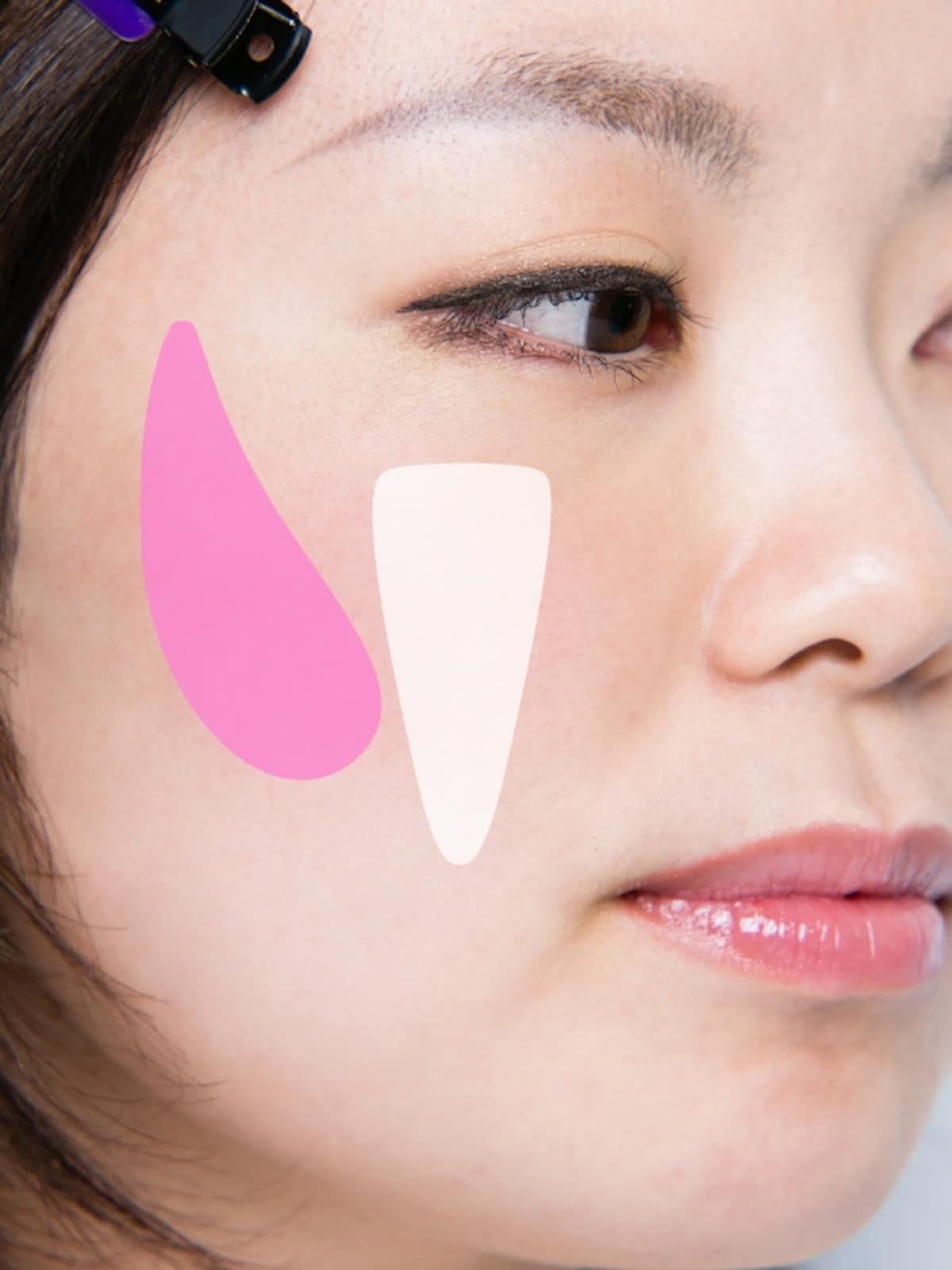 ピンクはチーク、白はハイライト。縦のラインを意識！