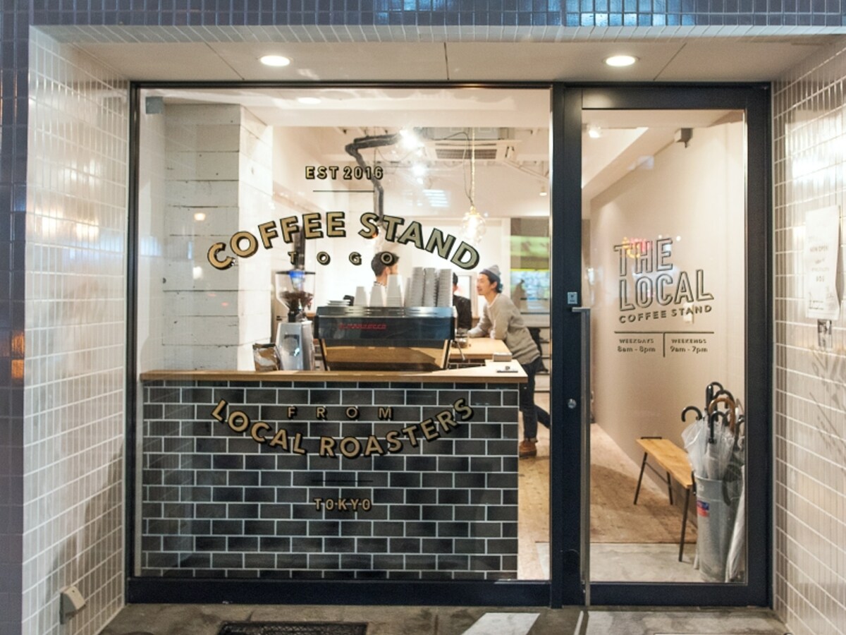 青山通りに面したスタイリッシュな外観