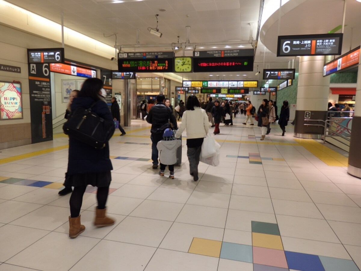 一日中人波が絶えないJR大宮駅構内