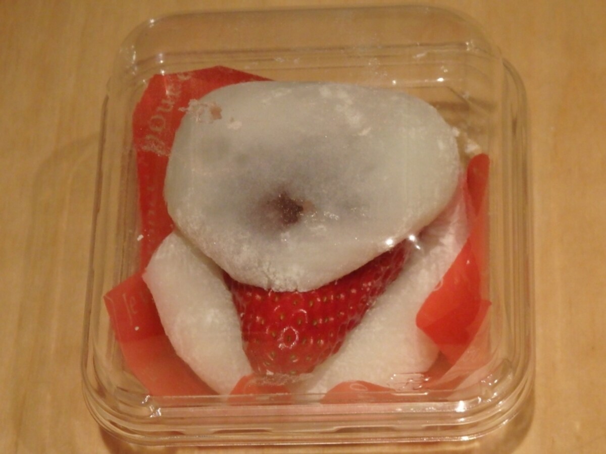 梅林堂の「大粒苺のいちご大福」