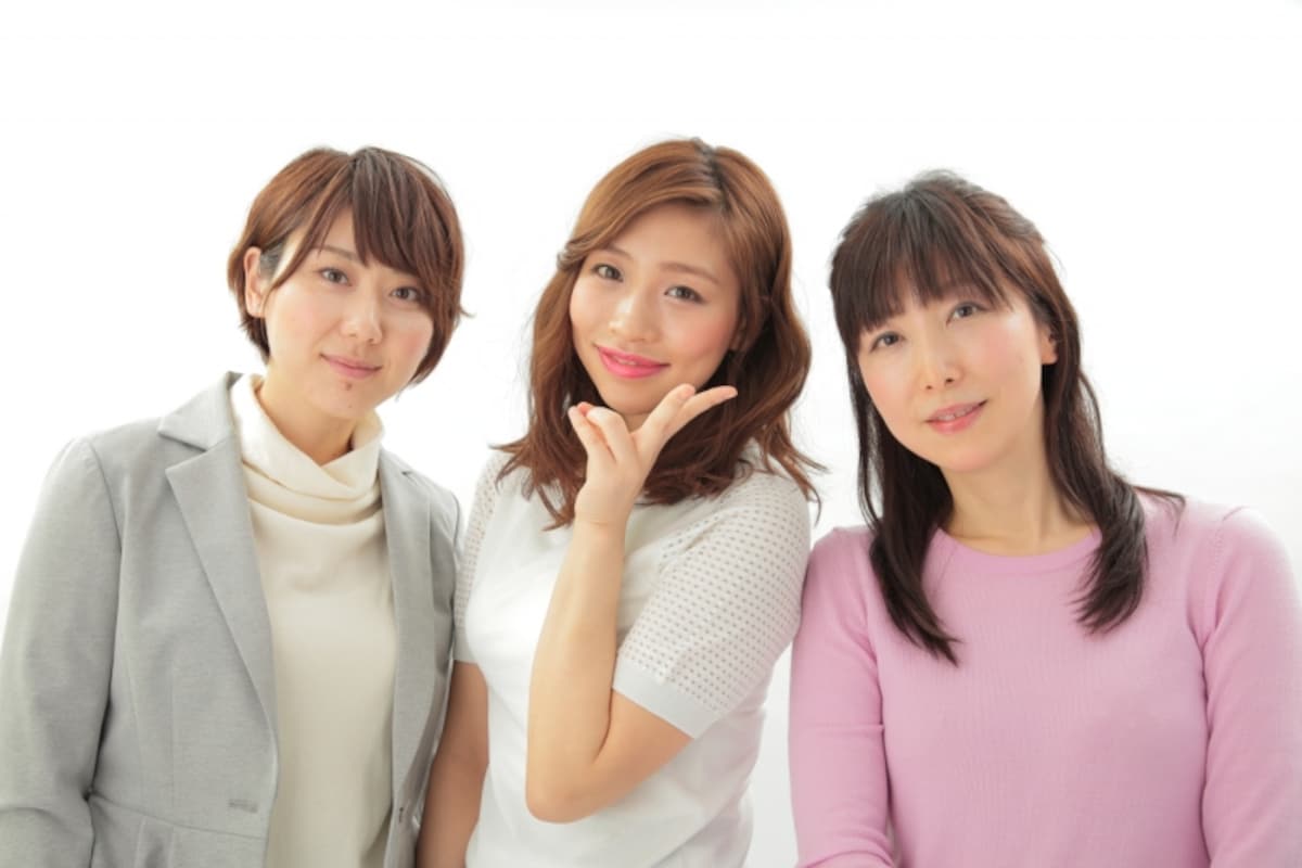 可愛く撮れる姿勢を知れば、集合写真も怖くない！