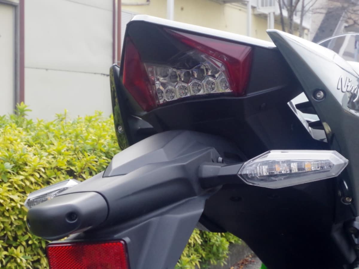 Ninja H2の灯火類はLED