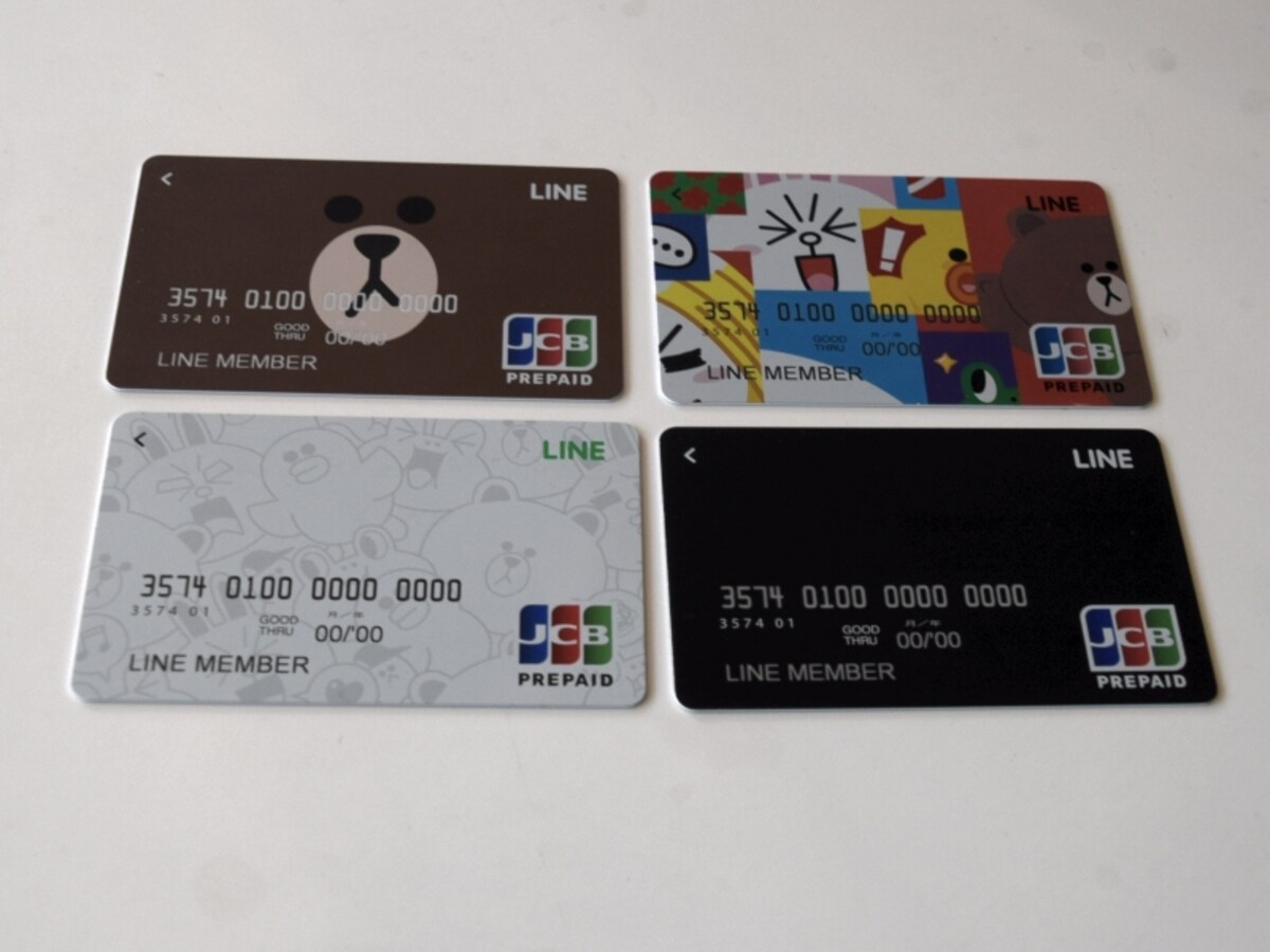 LINE Payカードは4種類のデザインから選択可能