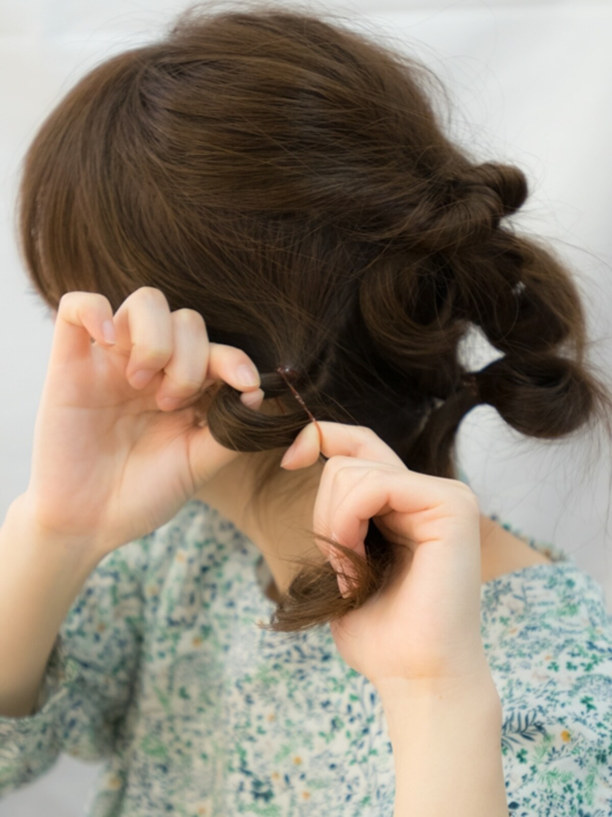 センターの２つのお団子の近くで結ぶと良い