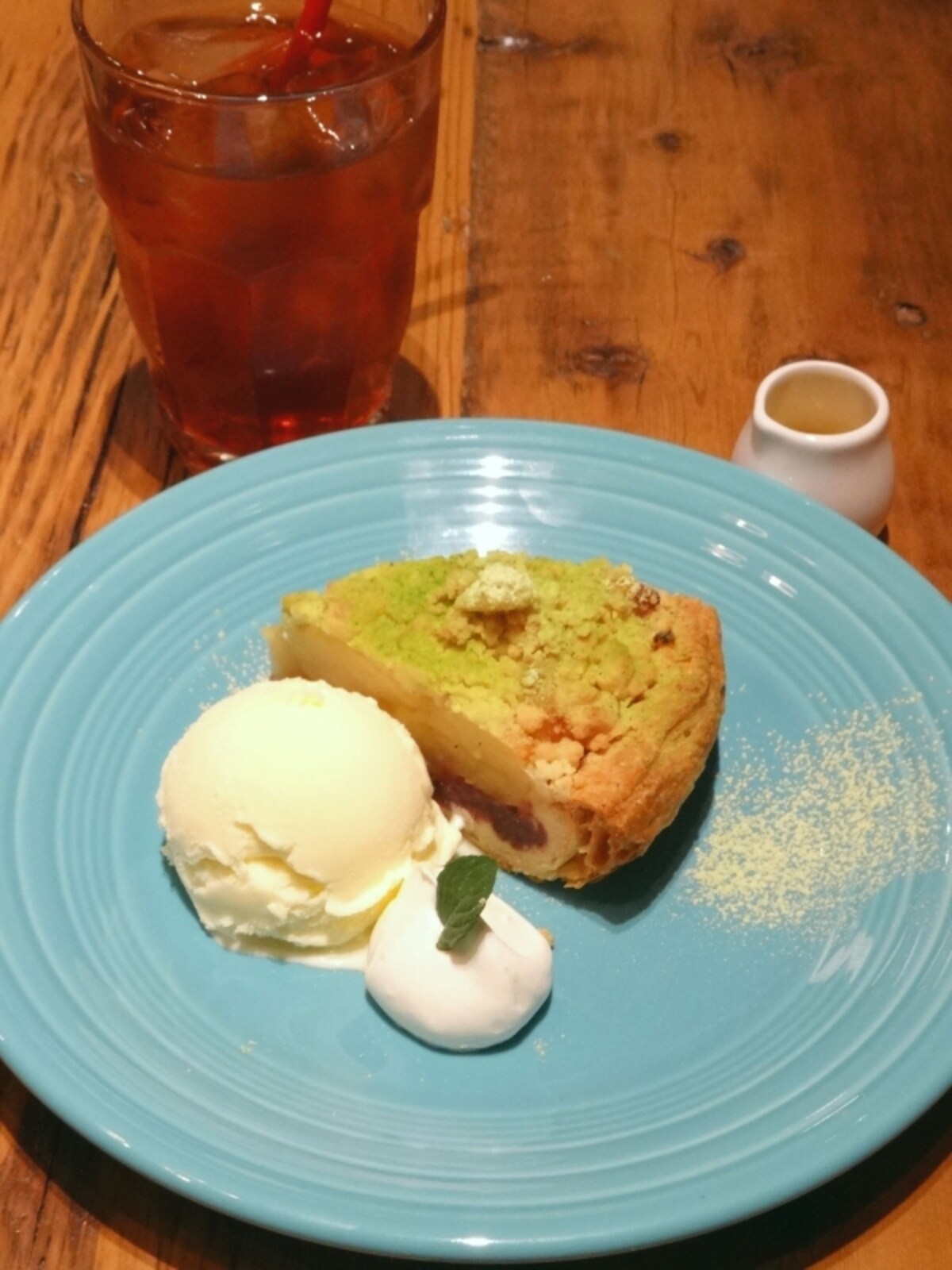 「GRANNY SMITH APPLE PIE & COFFEE 銀座店」の銀座限定品「小倉チーズ」(テイクアウト:カット税別450円、ホール税別3,400円、イートイン:カット税別650円※アイス・ソース付)