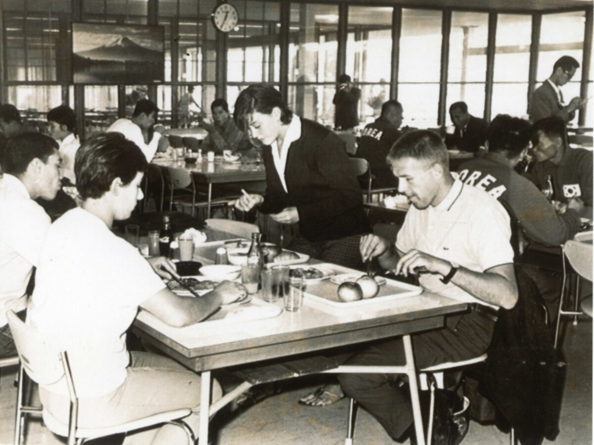 1964年東京五輪　選手村「富士食堂」