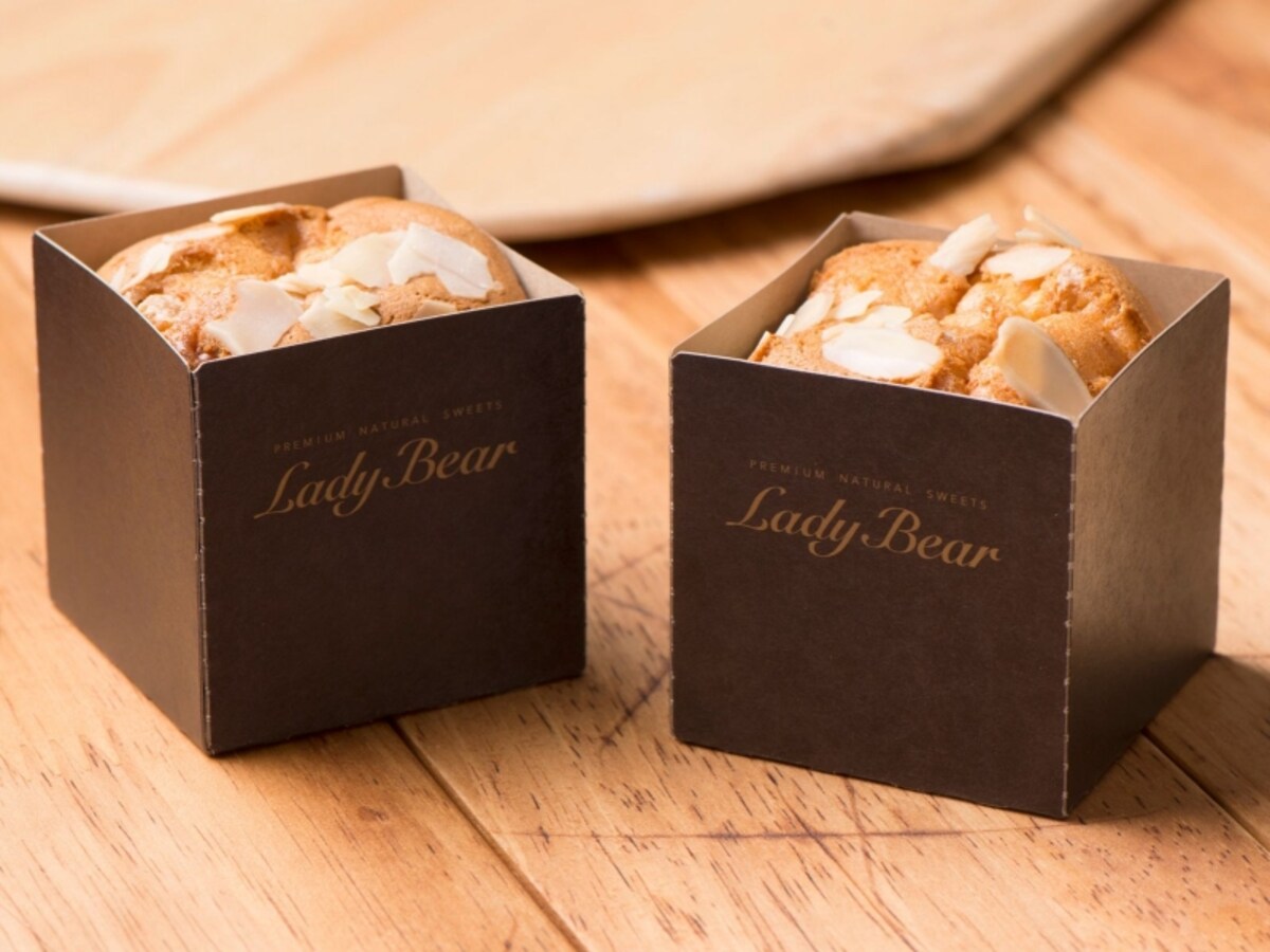 「Lady Bear(レディーベア)」の「ナチュラルケイク」(ハニーメープル1個税込260円 、6個入税込1,800円、9個入税込2,600円、12個入税込3,500円のギフトもあり)