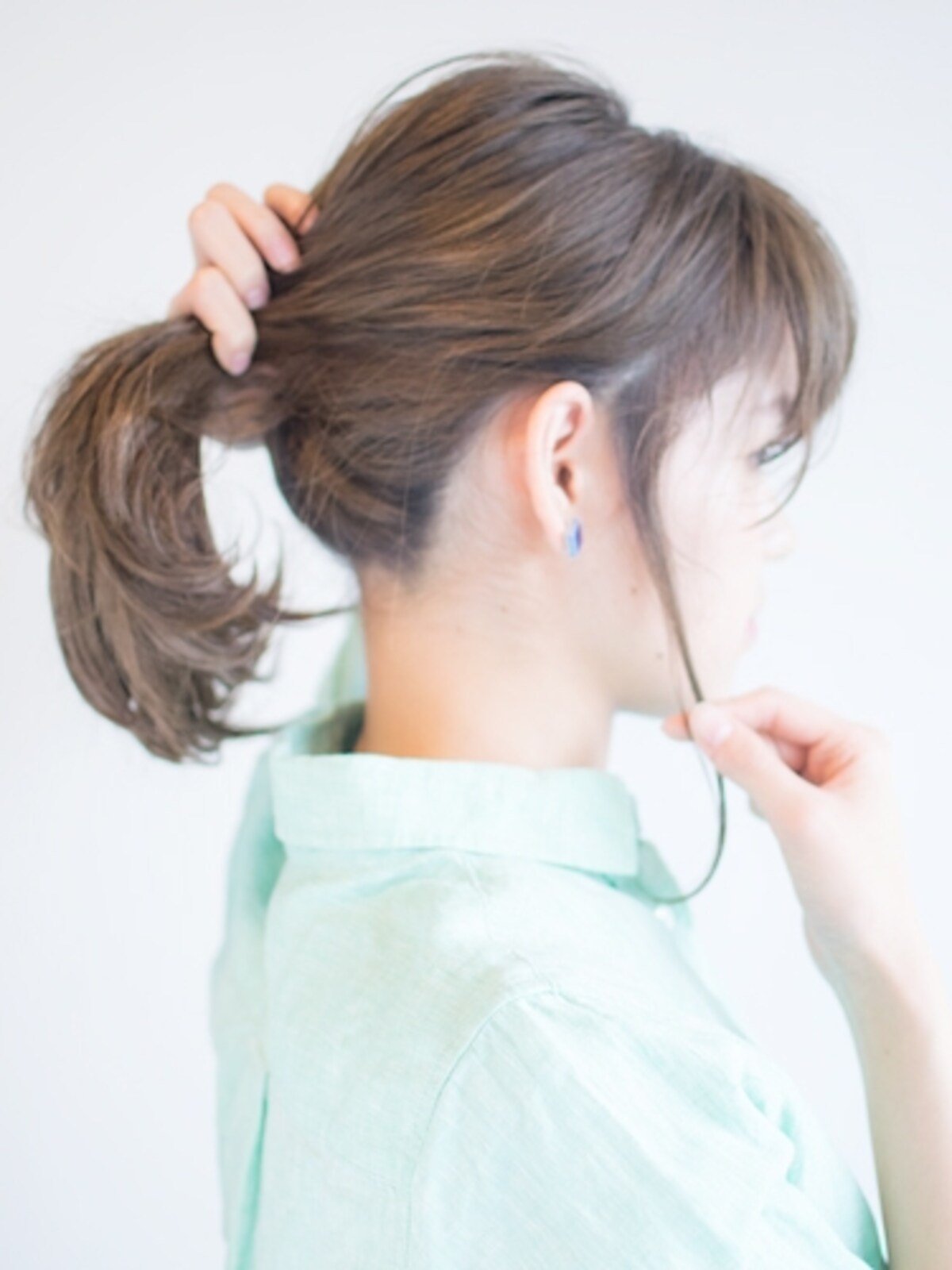 指先でつまみながら引き出す