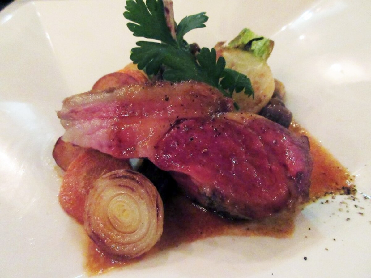 仔羊背肉のポワレと蕪のロースト ナヴァランソース