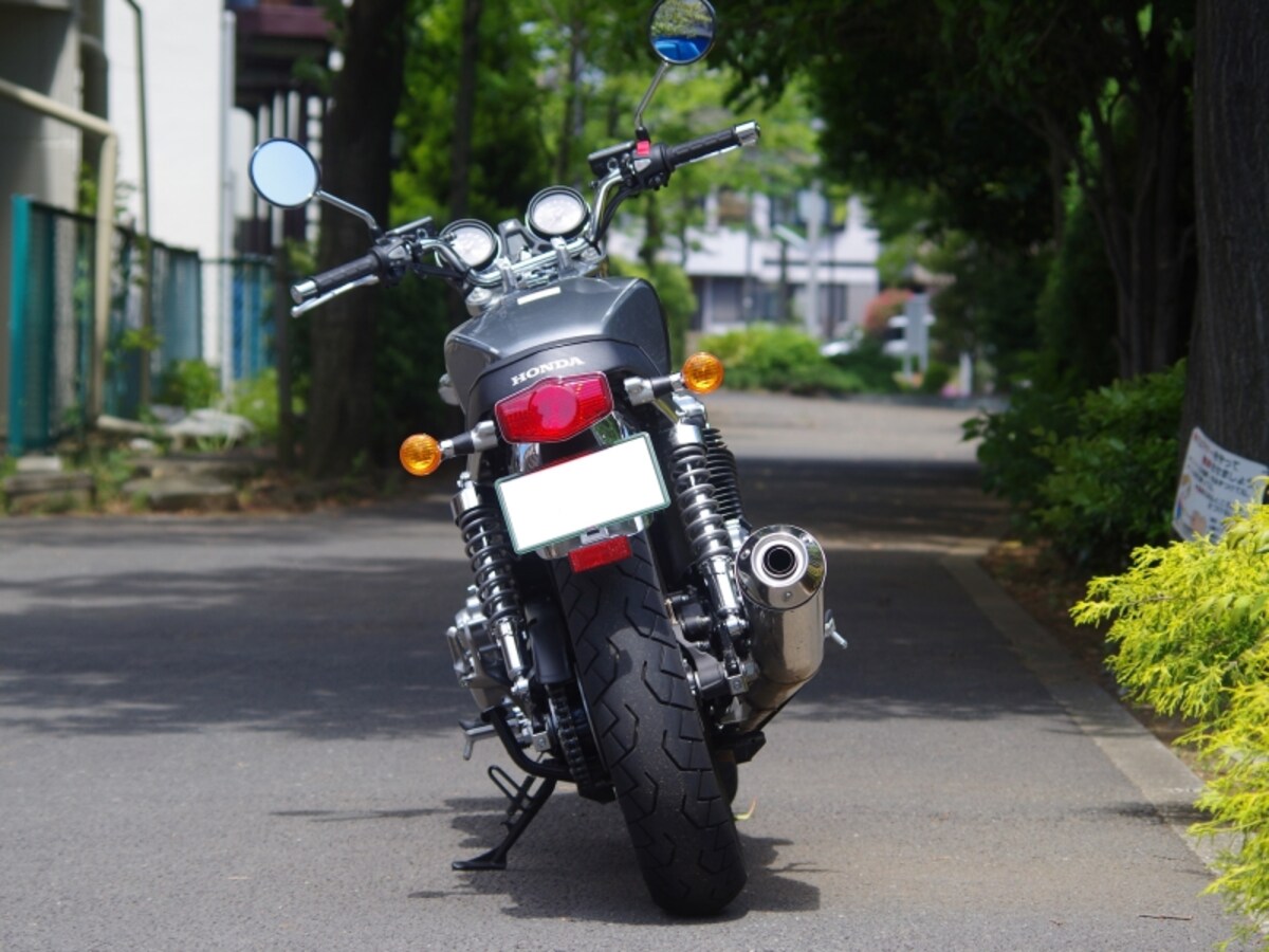 CB1100のマフラーは右側一本だし