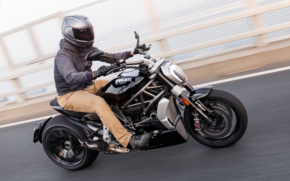 スタイルこそ最先端クルーザーながら、その乗り味はスポーツバイクのそれ！