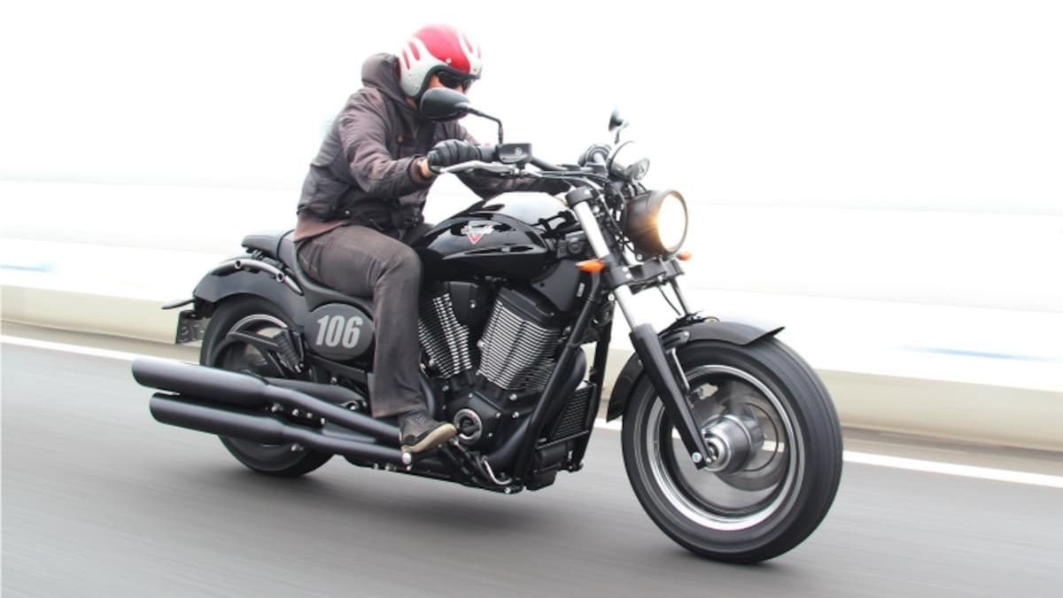 米モーターサイクルメーカー「ヴィクトリー」に見られる流麗なデザインがXディアベルにも取り入れられている