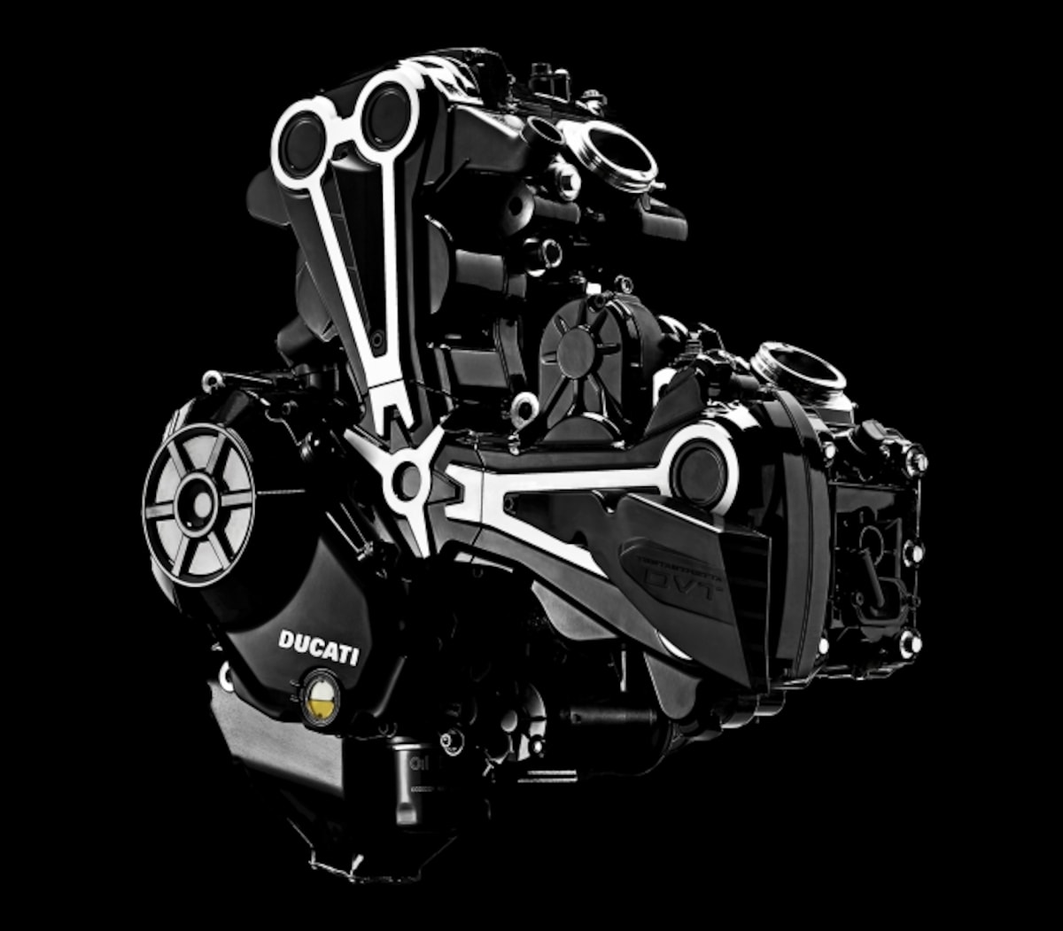 エンジンはムルティストラーダ1200にも備わる最新型の「テスタストレッタ DVT デュアルスパーク L型2気筒水冷 デスモドロミック4バルブ / 排気量1,262cc」だ