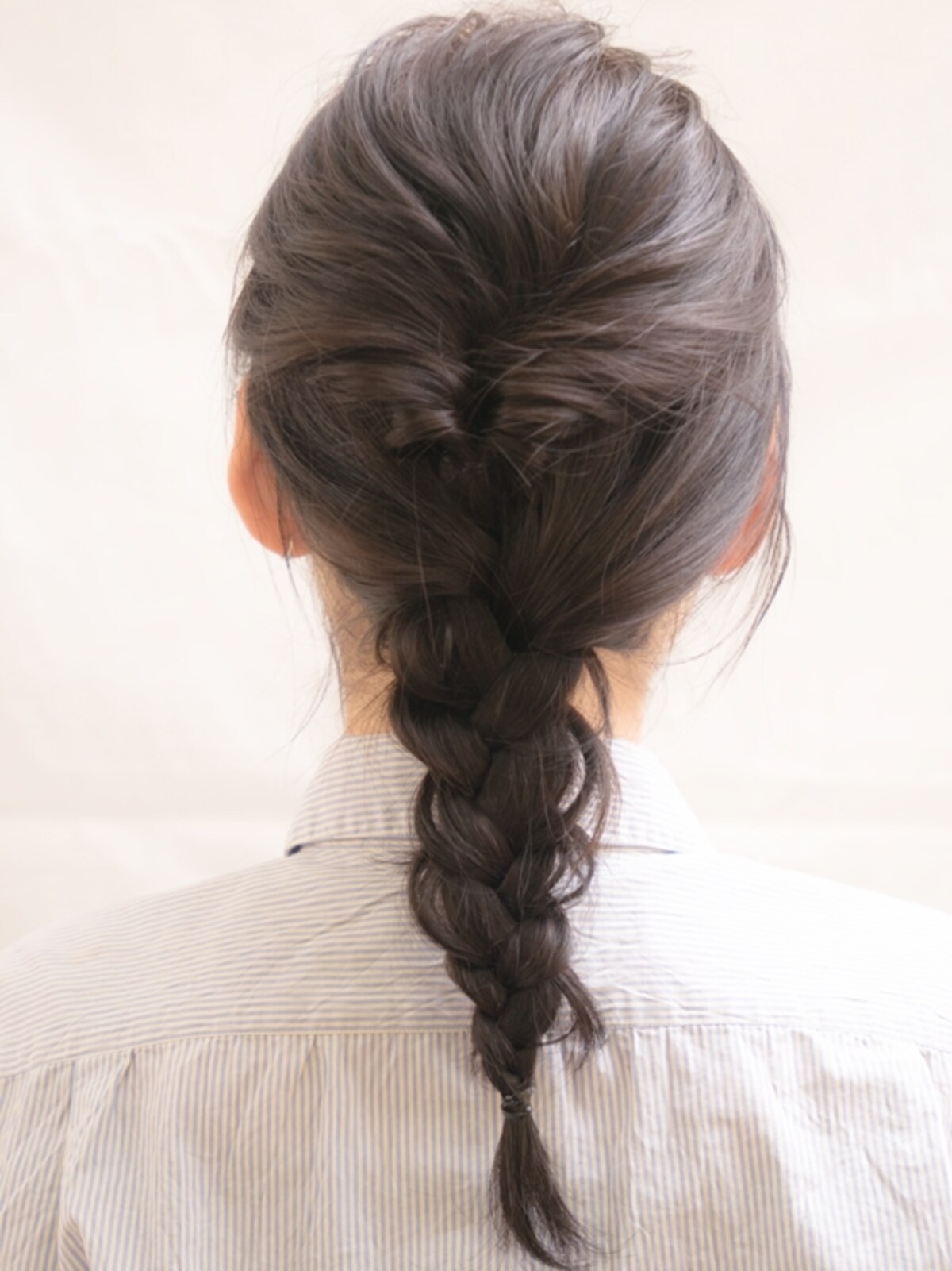 ルーズなヘアアレンジの完成