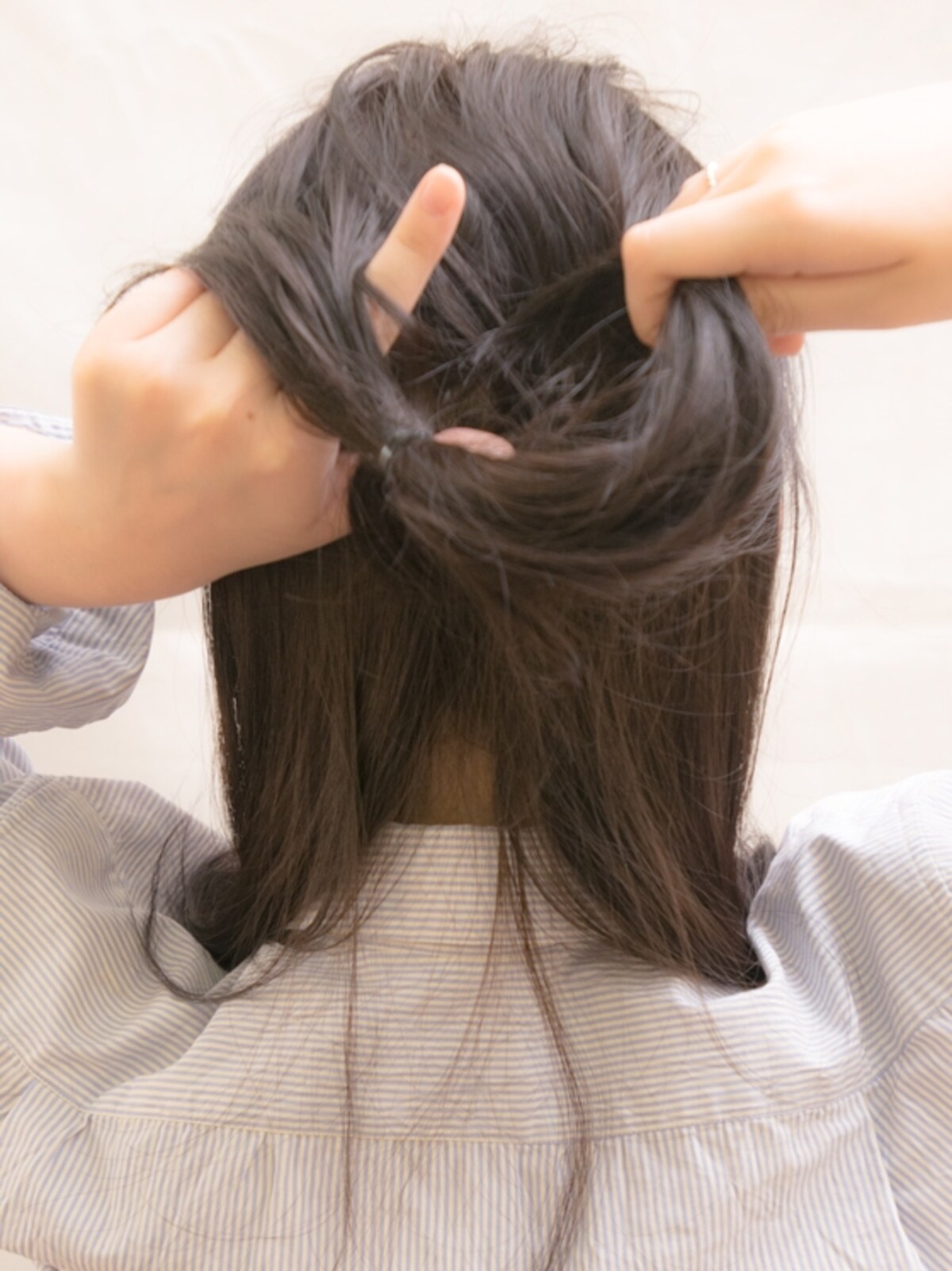根元から少し離して結ぶと、くるりんぱしやすい