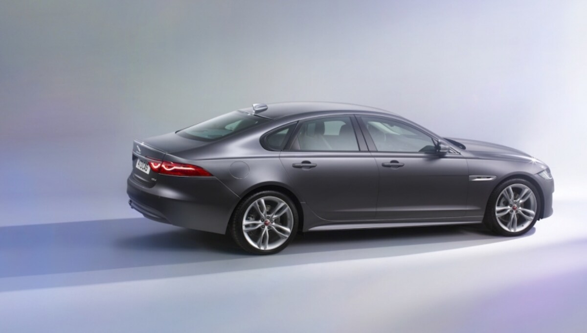 新型ジャガーXF