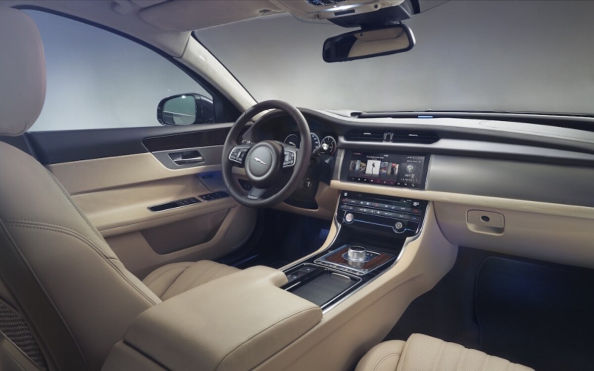 新型ジャガーXF
