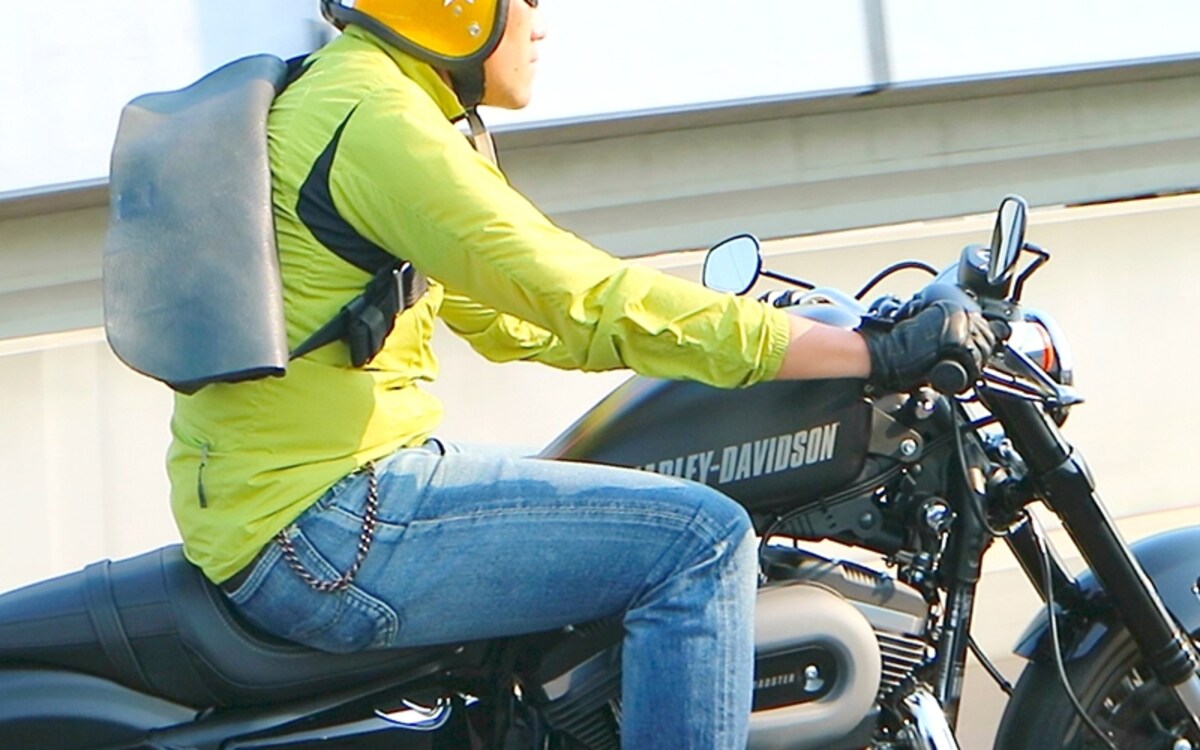 アウトドアやバイシクルのギアもバイクに似合う