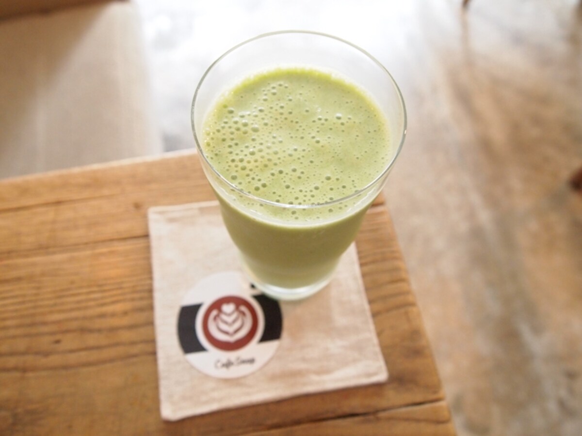 cafe spile×CafeSnapのコラボメニュー パクチーバナナスムージー 480円(税込み)
